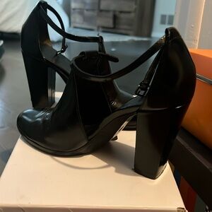 Round toe heels black leather